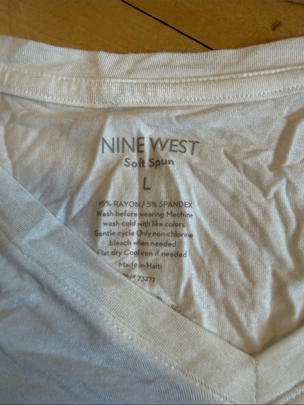 Nine West White V-Neck Short Sleeve Tee - Picture 2 of 3
